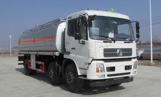 18噸東風(fēng)天錦小三軸油罐車圖片 18噸東風(fēng)天錦小三軸油罐車圖片