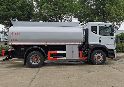 國(guó)六東風(fēng)多利卡D9普通液體運(yùn)輸車(chē)圖片 國(guó)六東風(fēng)多利卡D9普通液體運(yùn)輸車(chē)圖片