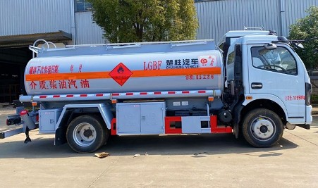 國六東風(fēng)8噸油罐車 國六東風(fēng)8噸油罐車