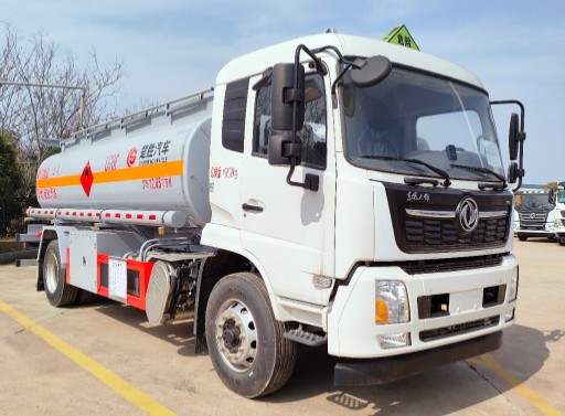 國(guó)六東風(fēng)天錦12.65方油罐車_CSC5180GJYD6A型加油車 國(guó)六東風(fēng)天錦12.65方油罐車_CSC5180GJYD6A型加油車