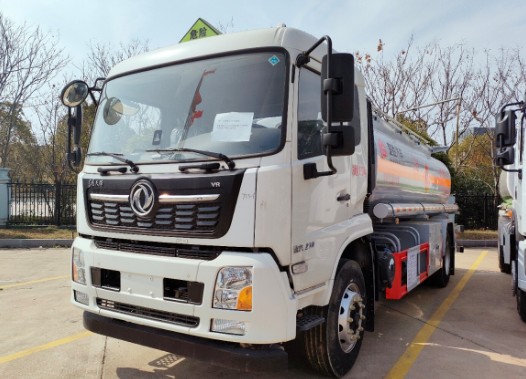 國(guó)六東風(fēng)天錦12.65方油罐車_CSC5180GJYD6A型加油車 國(guó)六東風(fēng)天錦12.65方油罐車_CSC5180GJYD6A型加油車