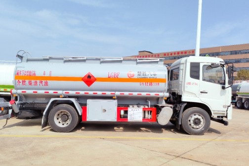 國(guó)六東風(fēng)天錦12.65方油罐車_CSC5180GJYD6A型加油車 國(guó)六東風(fēng)天錦12.65方油罐車_CSC5180GJYD6A型加油車